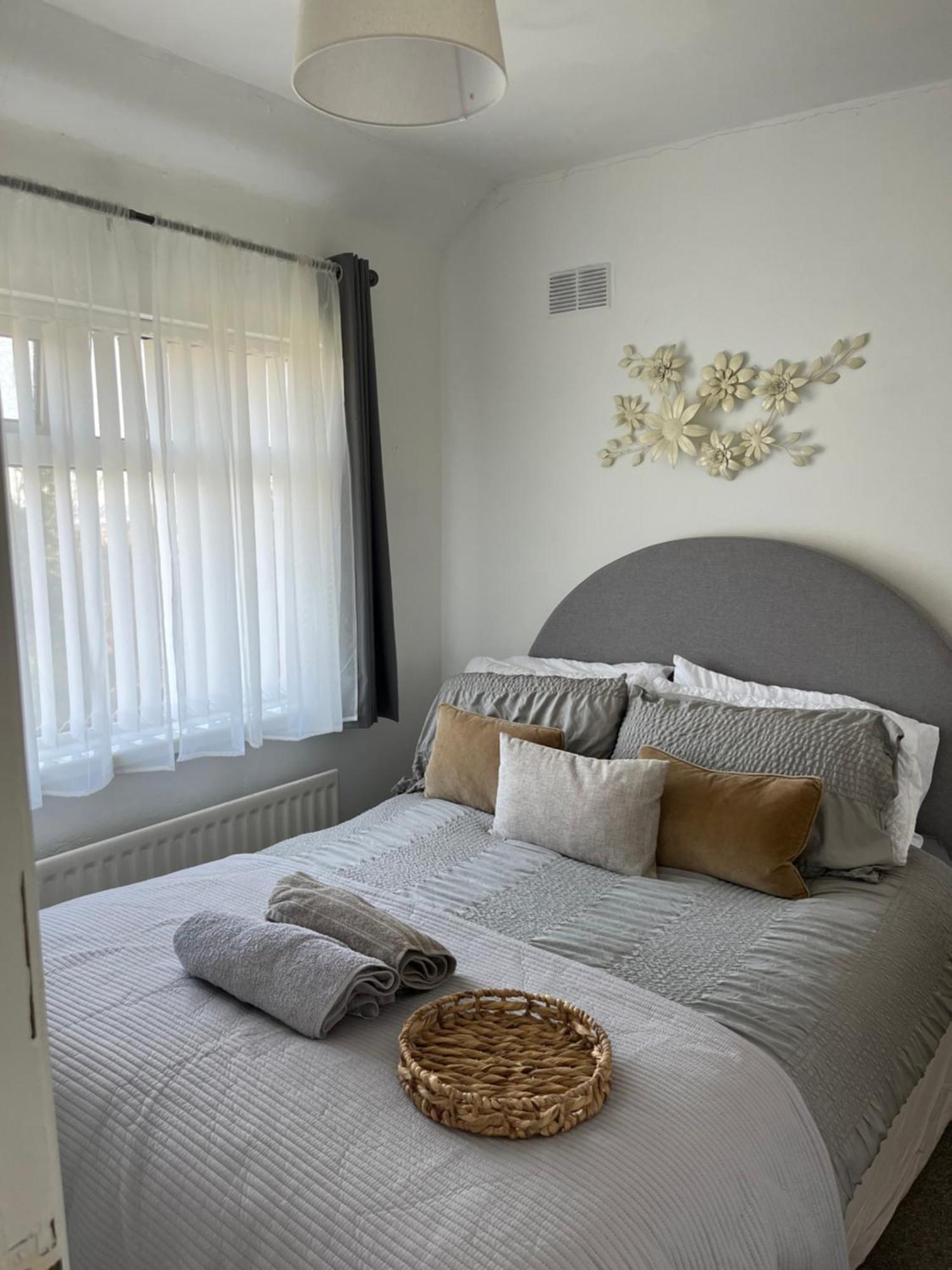 Holiday home 2 Bedroom House In With Garden