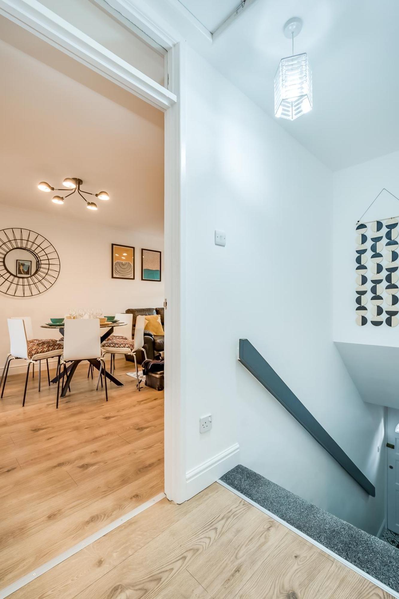 Staybynumbers - Centre & Allocated Parking Belfast