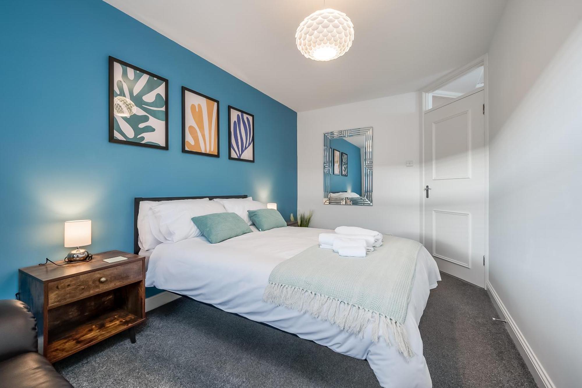 Staybynumbers - Centre & Allocated Parking Apartment Belfast
