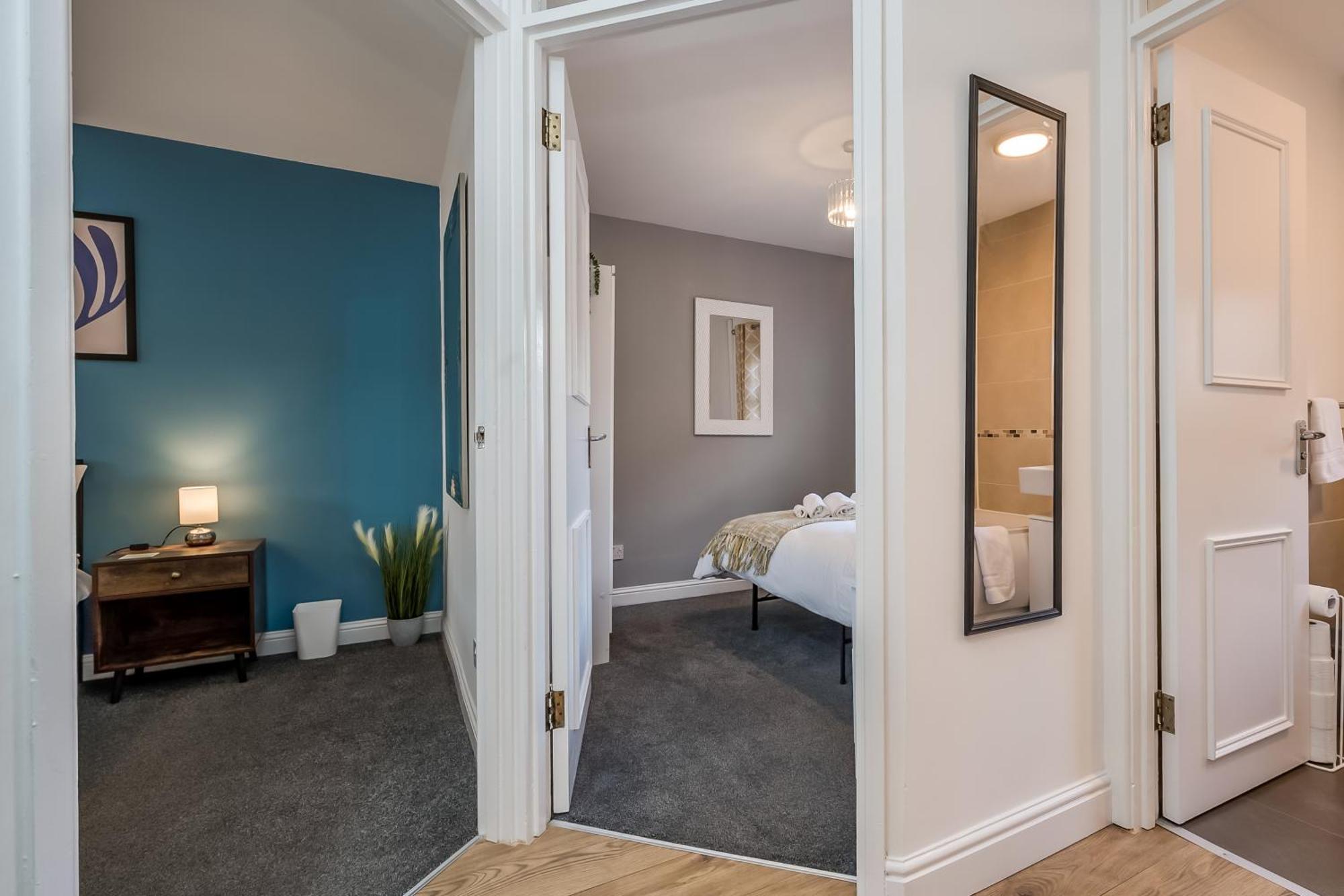Staybynumbers - Centre & Allocated Parking Apartment Belfast