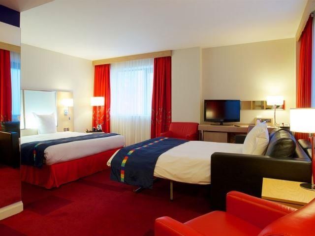 Moxy 3*
