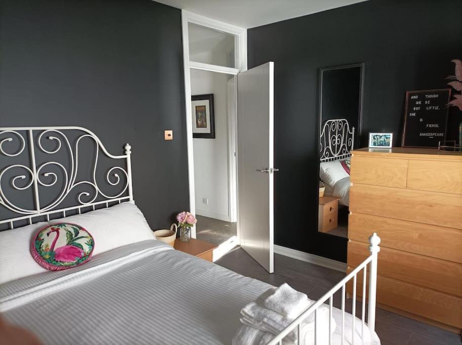 Base Will Be A Pleasure! Apartment Belfast