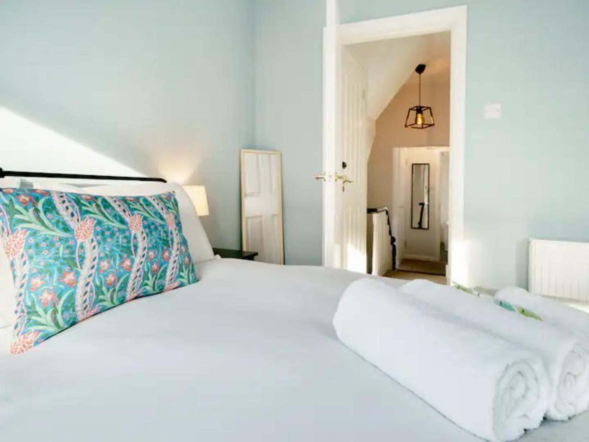 Pass The Keys Belmont Bolthole 2 Bed Bars And Eateries Abound Holiday home