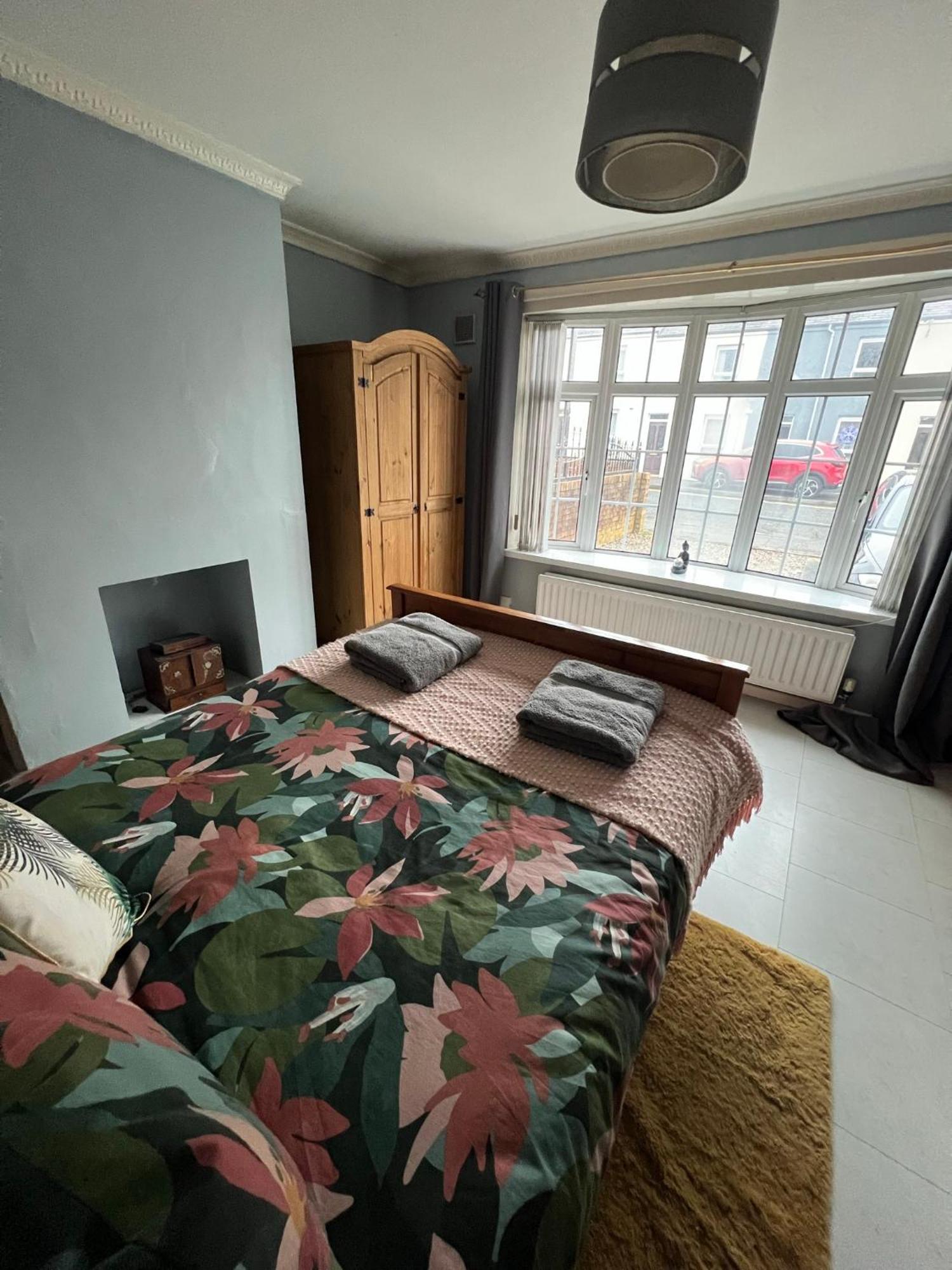 House Near To Castlecourt Shopping
