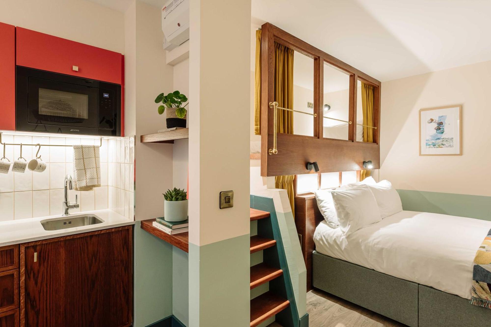 Room2 Hometel Hotel 4*