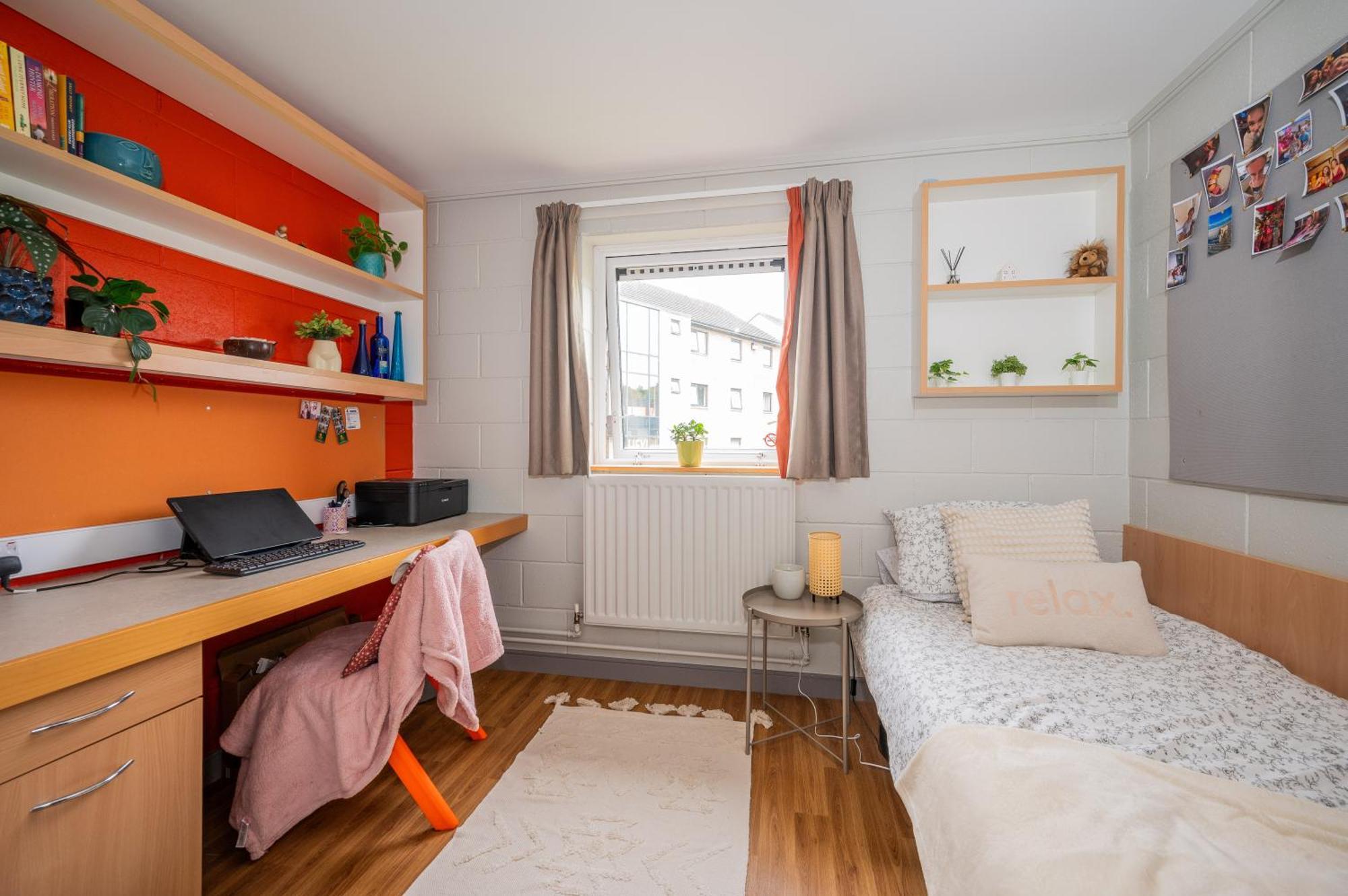 Queens's Elms Bt9 Apartment