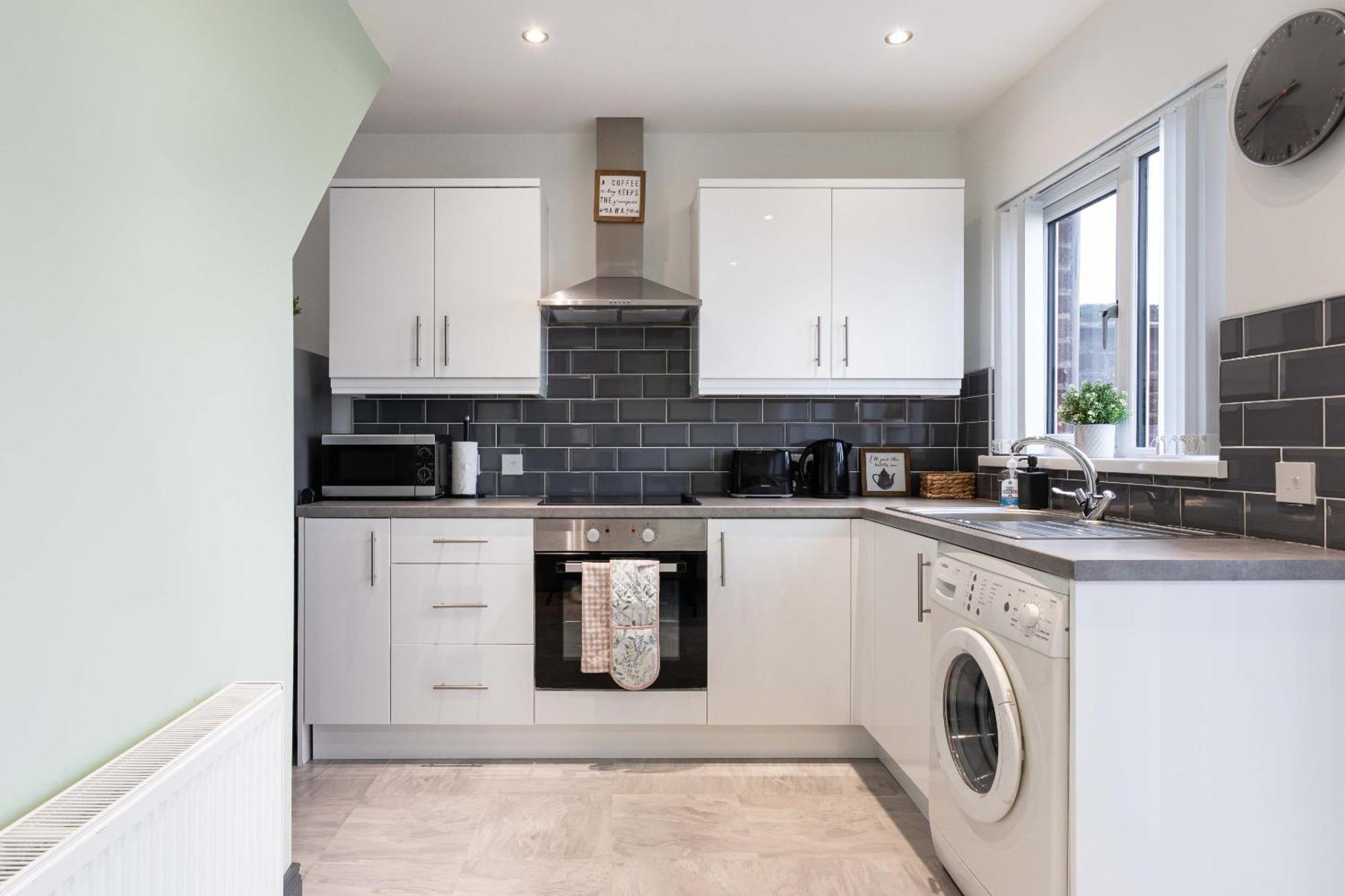 Fully Refurbished North 2 *