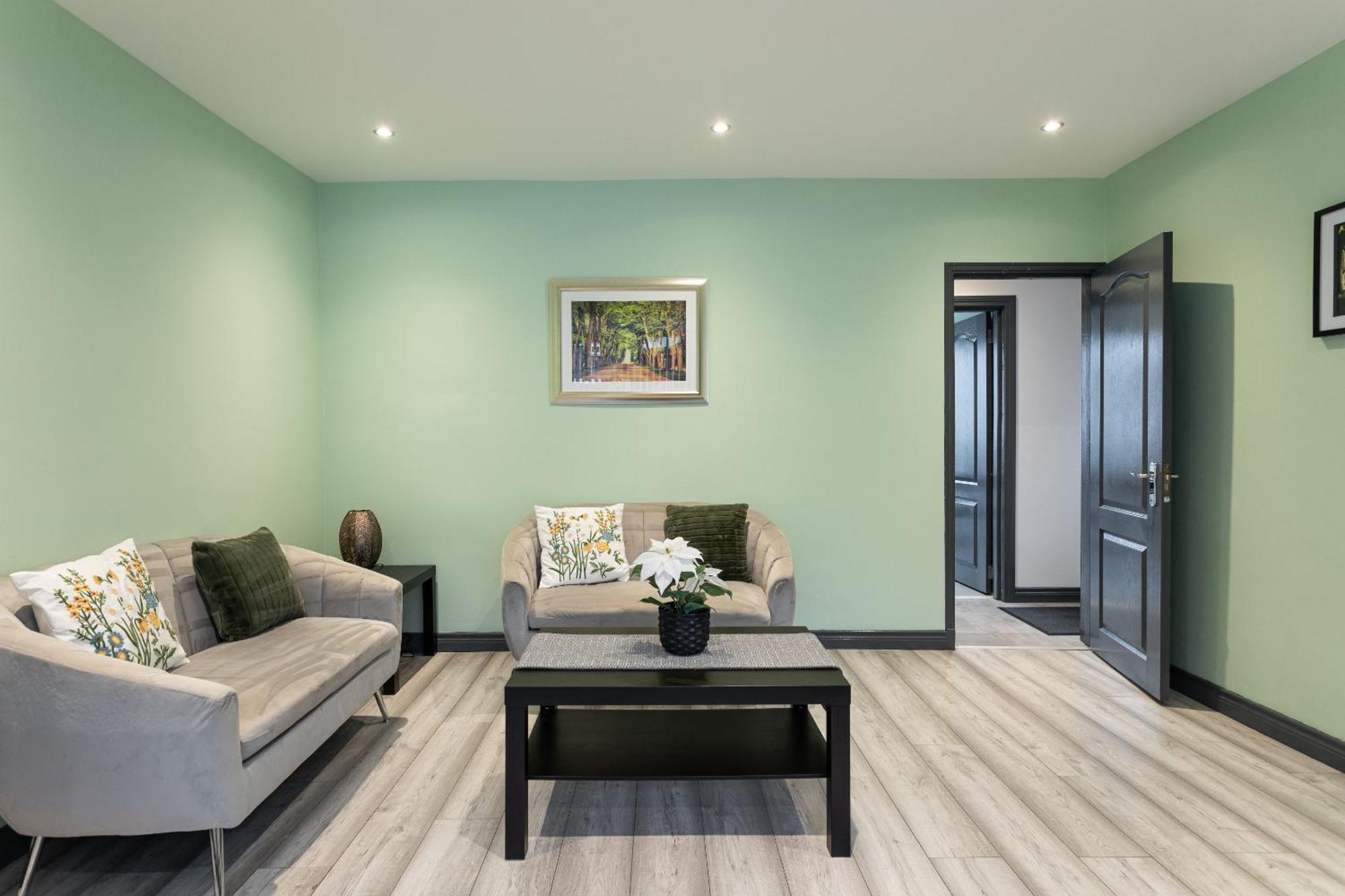 Fully Refurbished North 2 Holiday home *