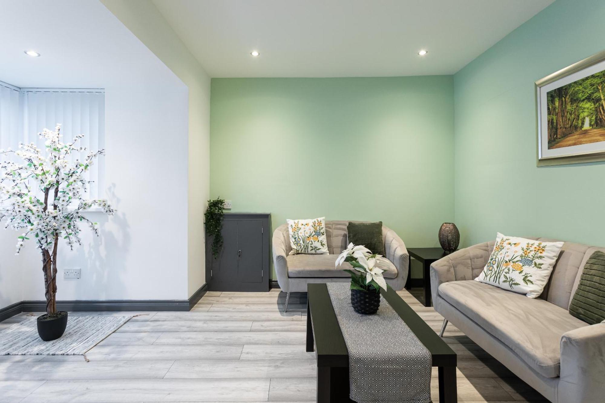 Fully Refurbished North 2 * Belfast