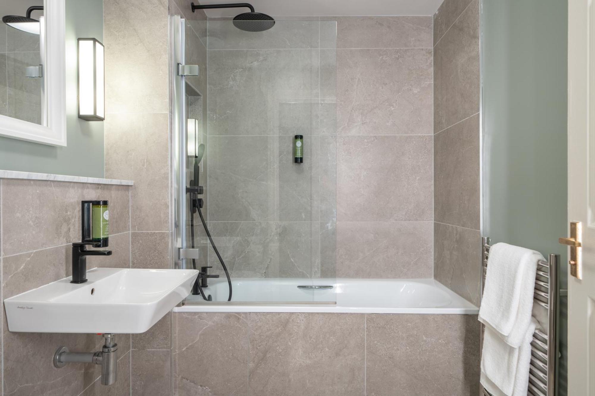 Ivanhoe And 3* Belfast
