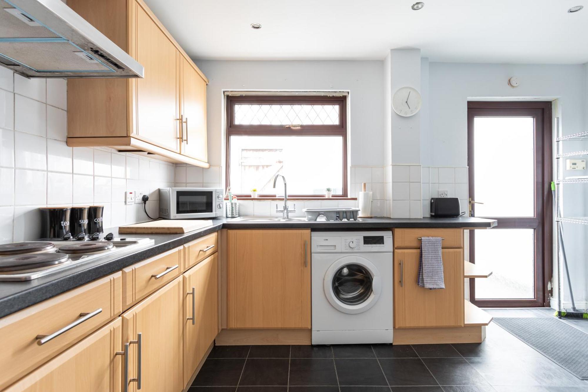 - 3 Bedroom Cosy - Walking Distance To Holiday home Belfast