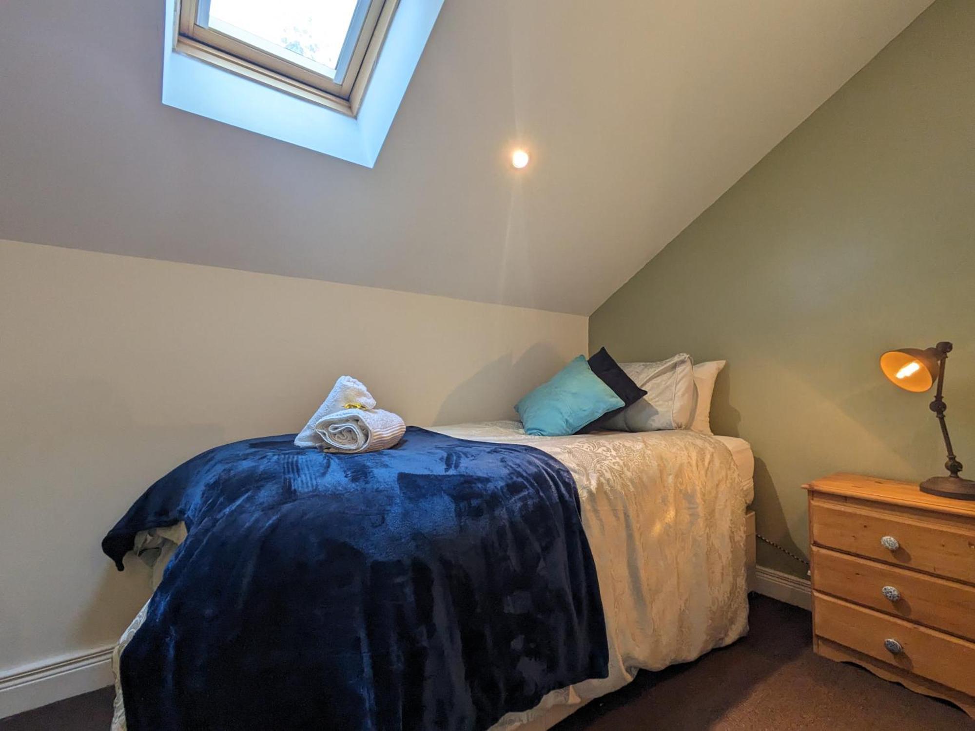 Bt 9 Granny Flat & Walled Garden Apartment *