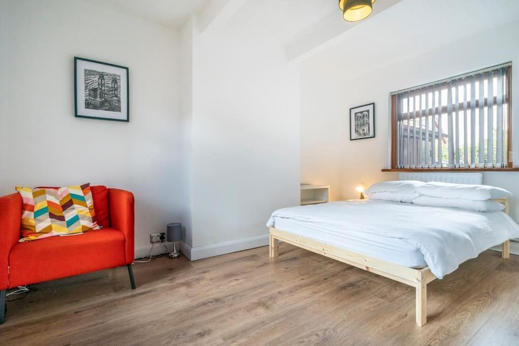 Holiday home Modern 3 Bedroom House Close To Ferry And Centre