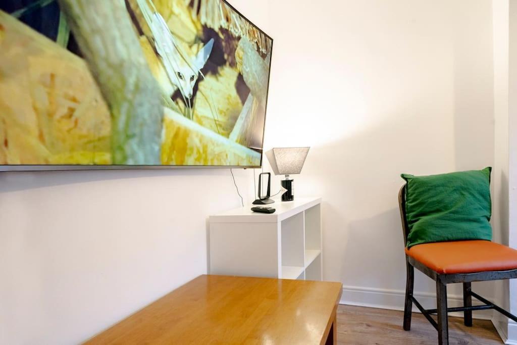 Modern 3 Bedroom House Close To Ferry And Centre *