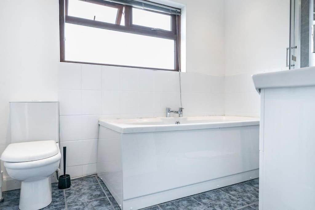 Modern 3 Bedroom House Close To Ferry And Centre Holiday home Belfast