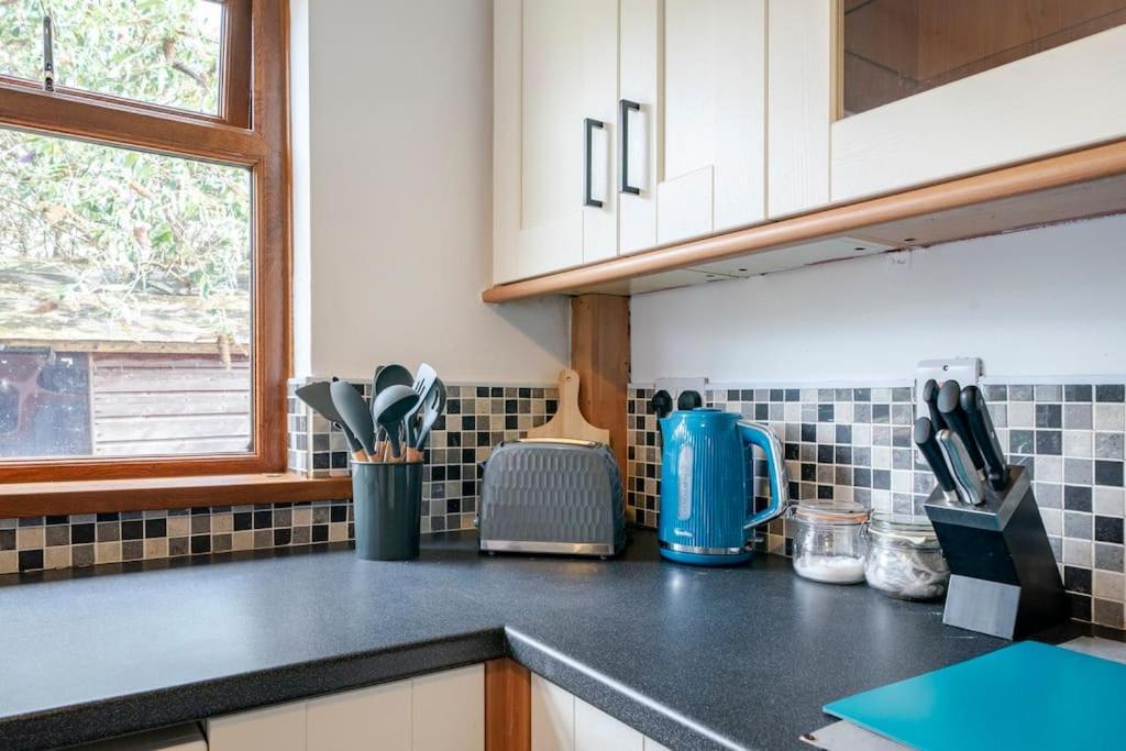 Modern 3 Bedroom House Close To Ferry And Centre Belfast