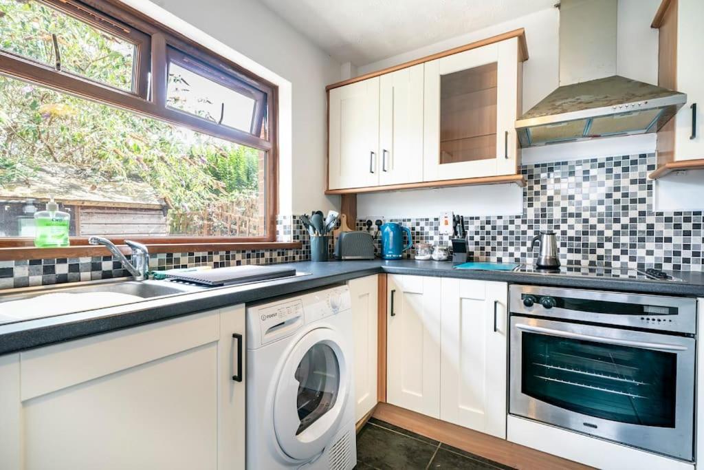 Modern 3 Bedroom House Close To Ferry And Centre * Belfast