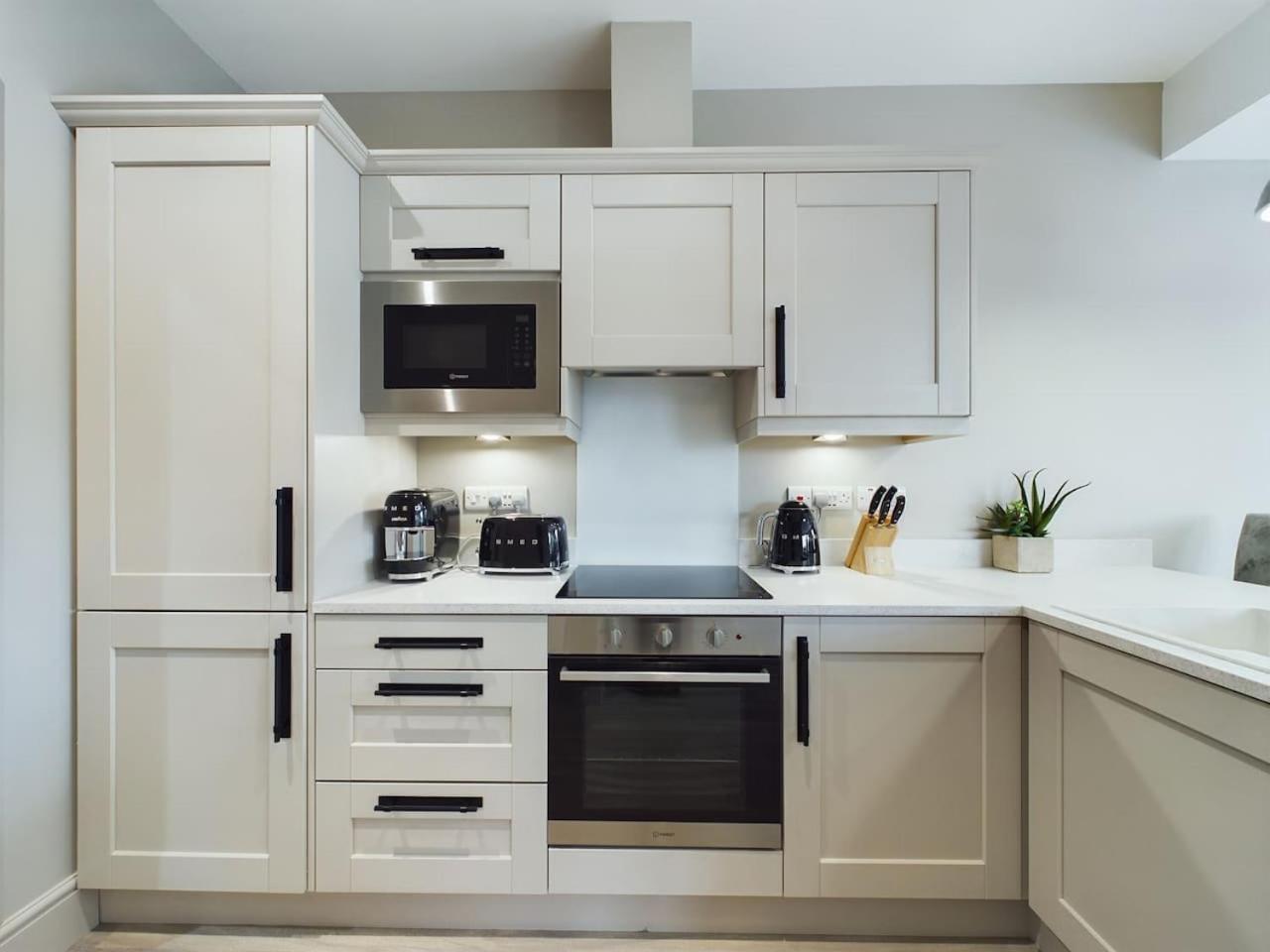 Lesley House Apartment *
