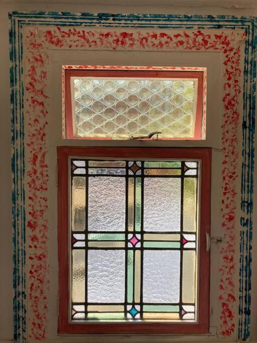 Unique Bohemian Artist Townhouse * Belfast
