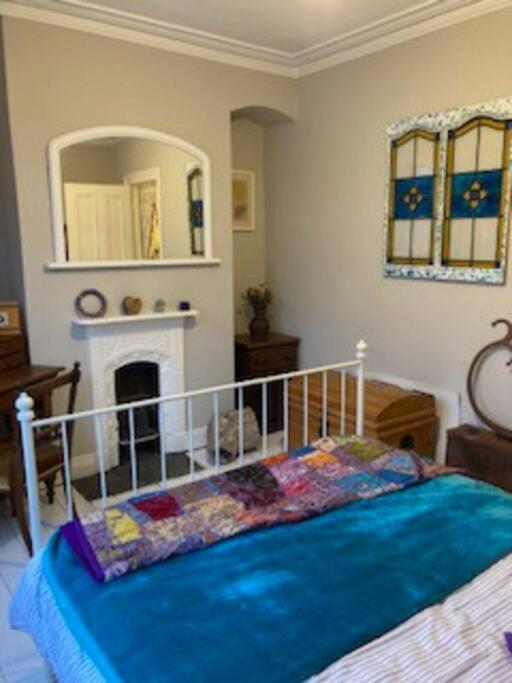 Unique Bohemian Artist Townhouse Holiday home