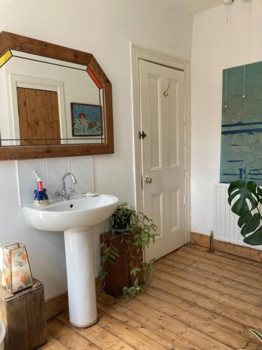 Unique Bohemian Artist Townhouse *