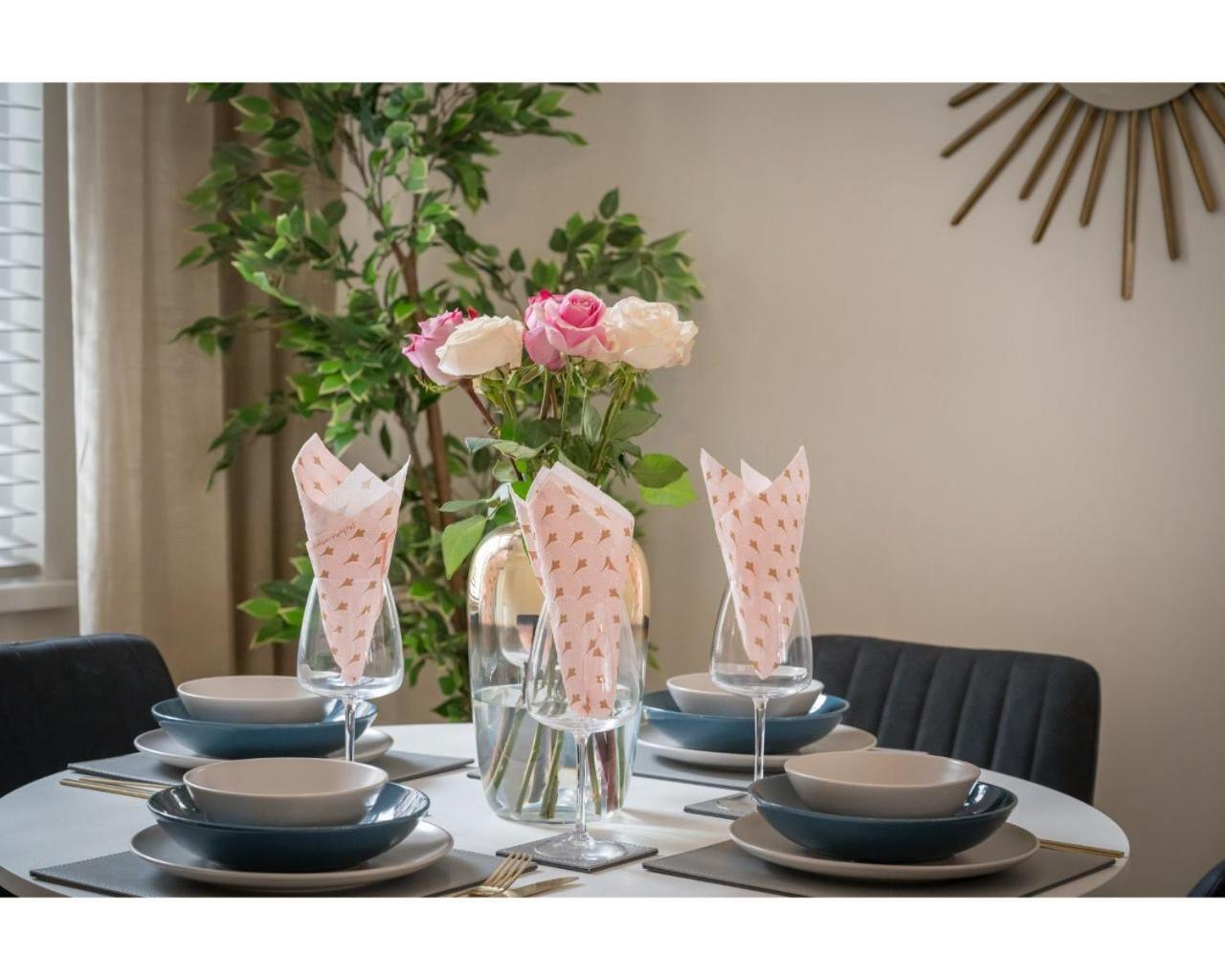 Apartment Chic Luxe R&r
