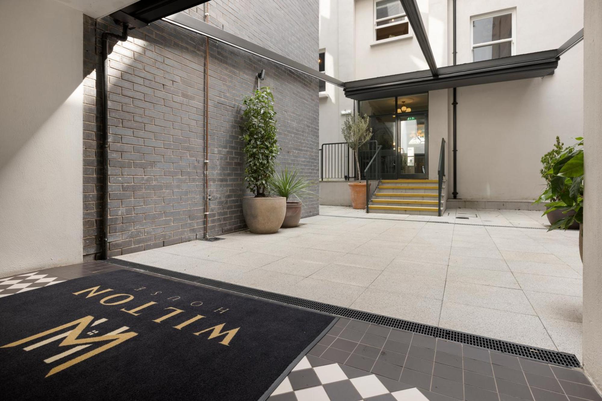 Wilton House Apartment *