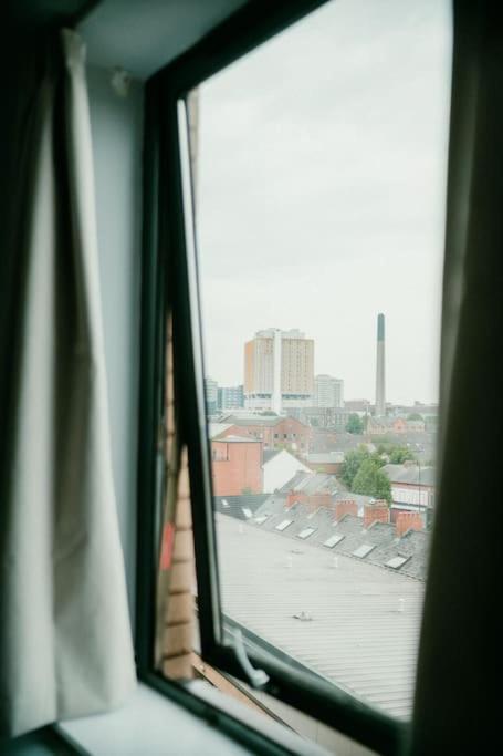 Urban Elegance: Luxury; Sleeps 6 Belfast