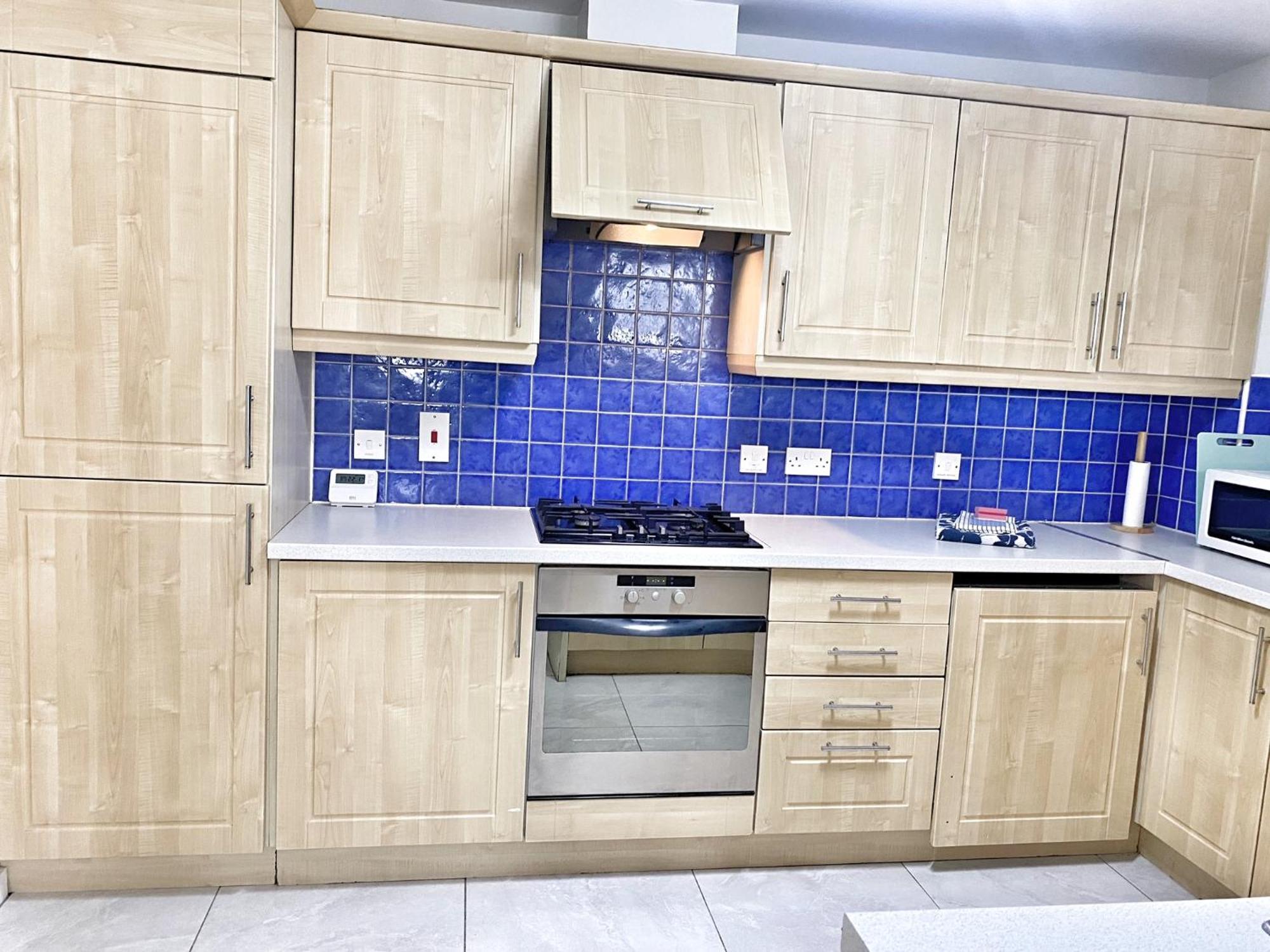 2 Bed 2 Bath, Cathedral Quarter, Free Parking - Clock Tower Apartment Belfast