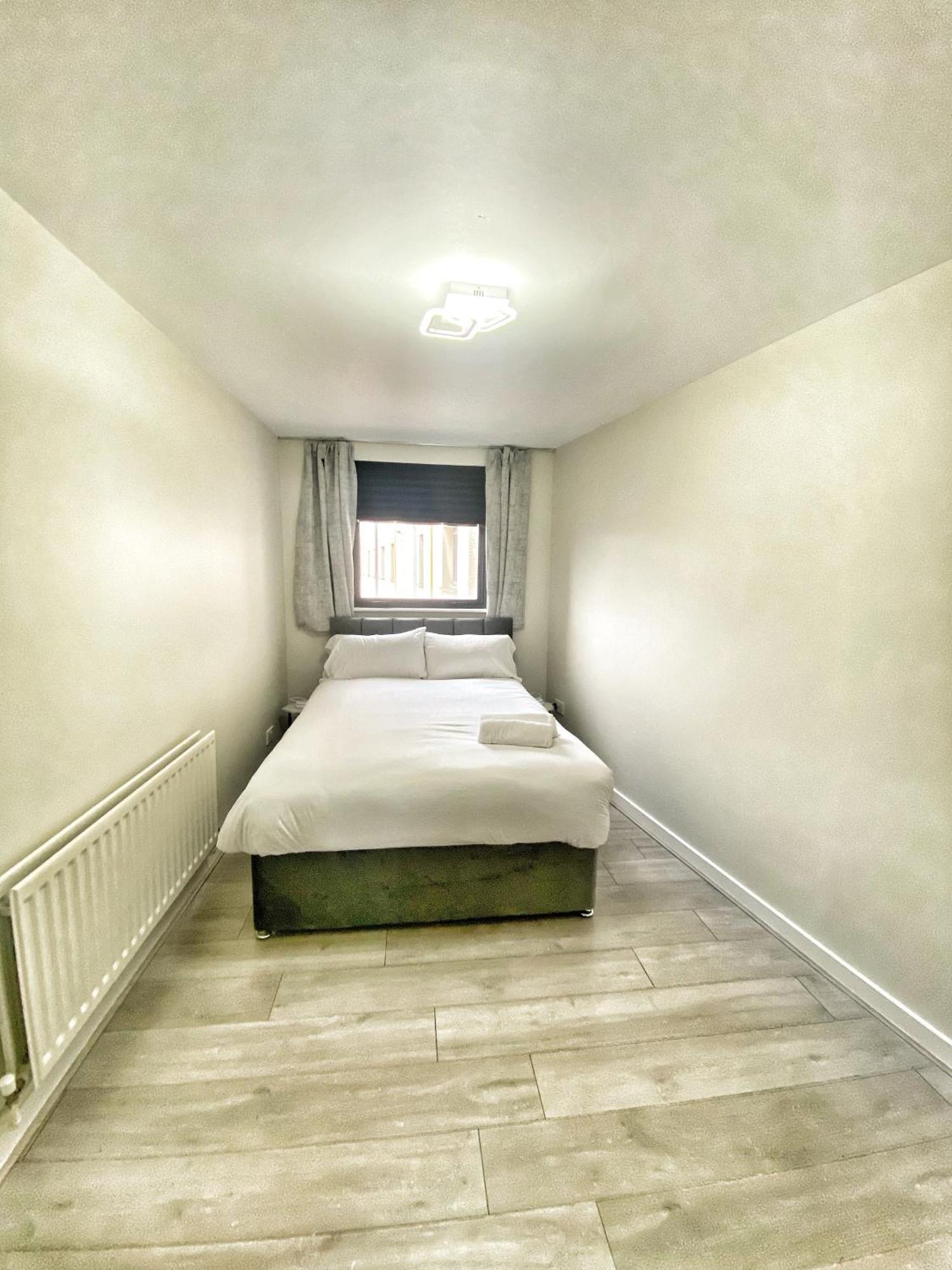 2 Bed 2 Bath, Cathedral Quarter, Free Parking - Clock Tower Apartment Belfast