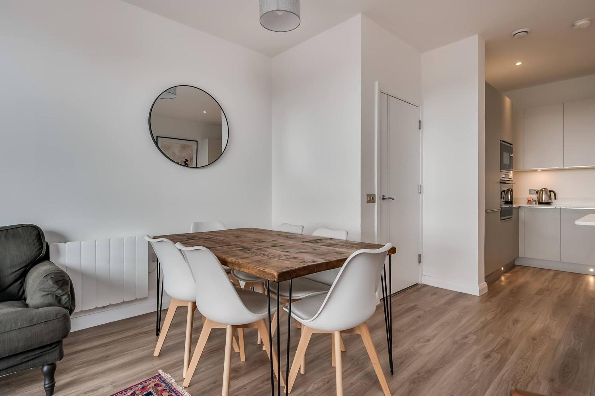 Premium Corporate & Family-friendly In Apartment Belfast