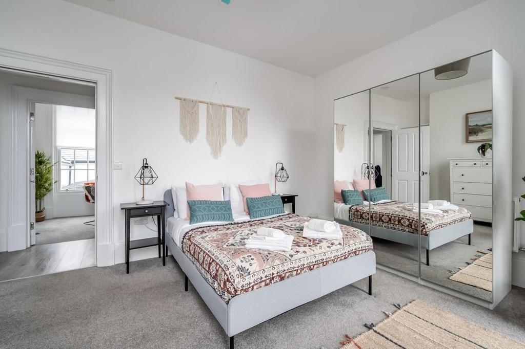 Queen's Lofts Apartment *