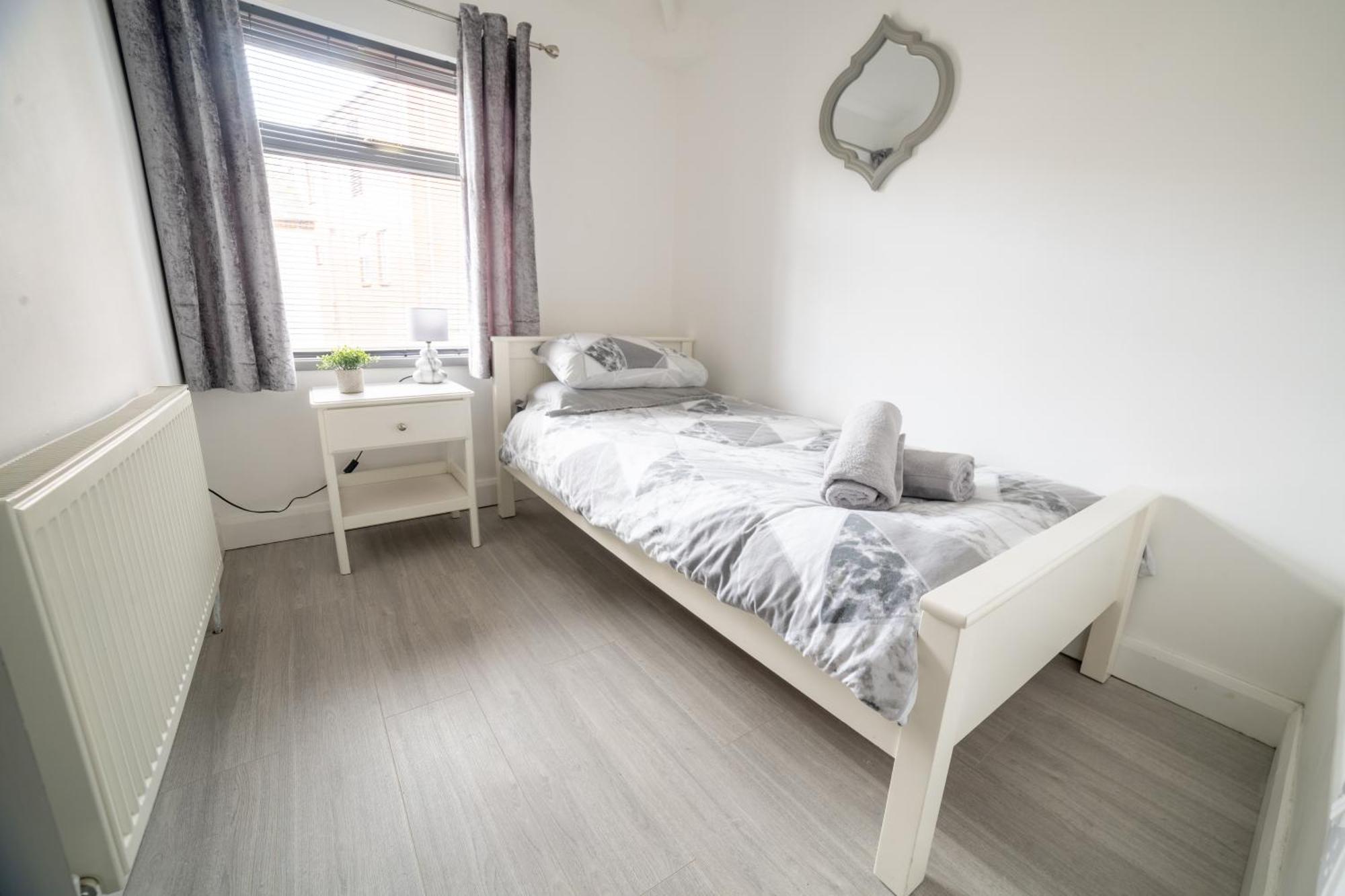 Apartment Cheerful 3-bedroom With Free Street Parking *