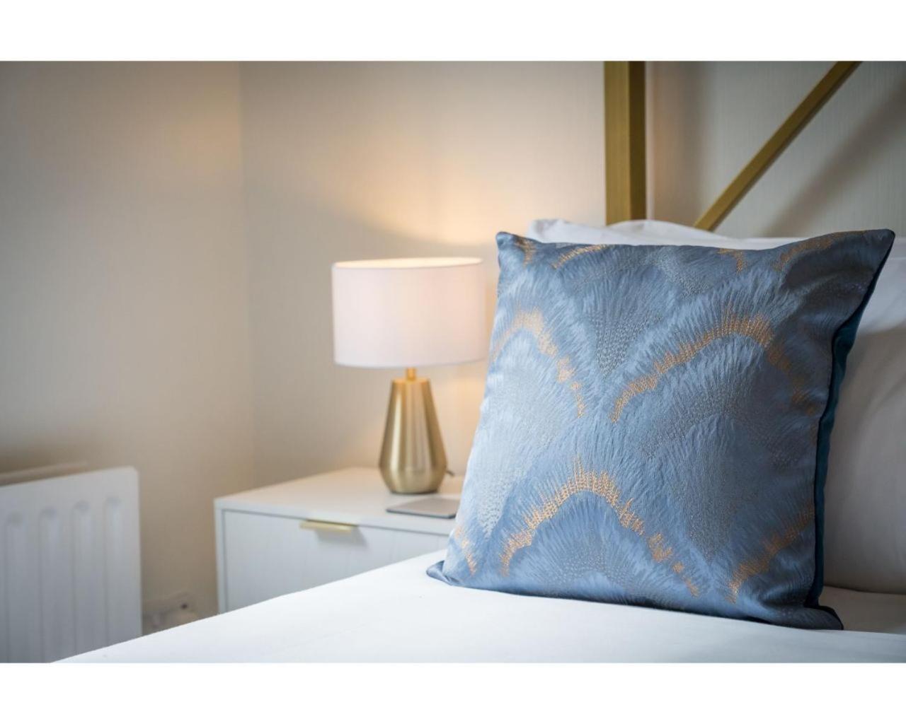 Chic Luxe R&r