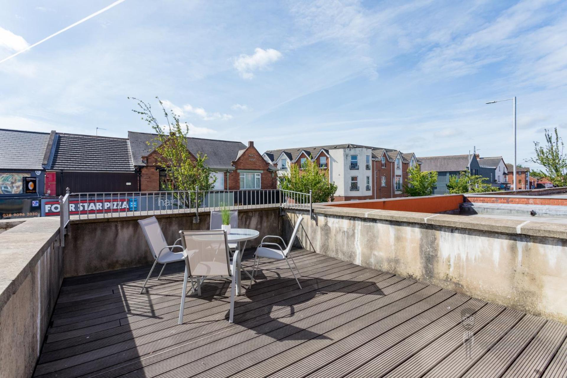 Apartment Attic Style 2 Bed Duplex With Rooftop Patio