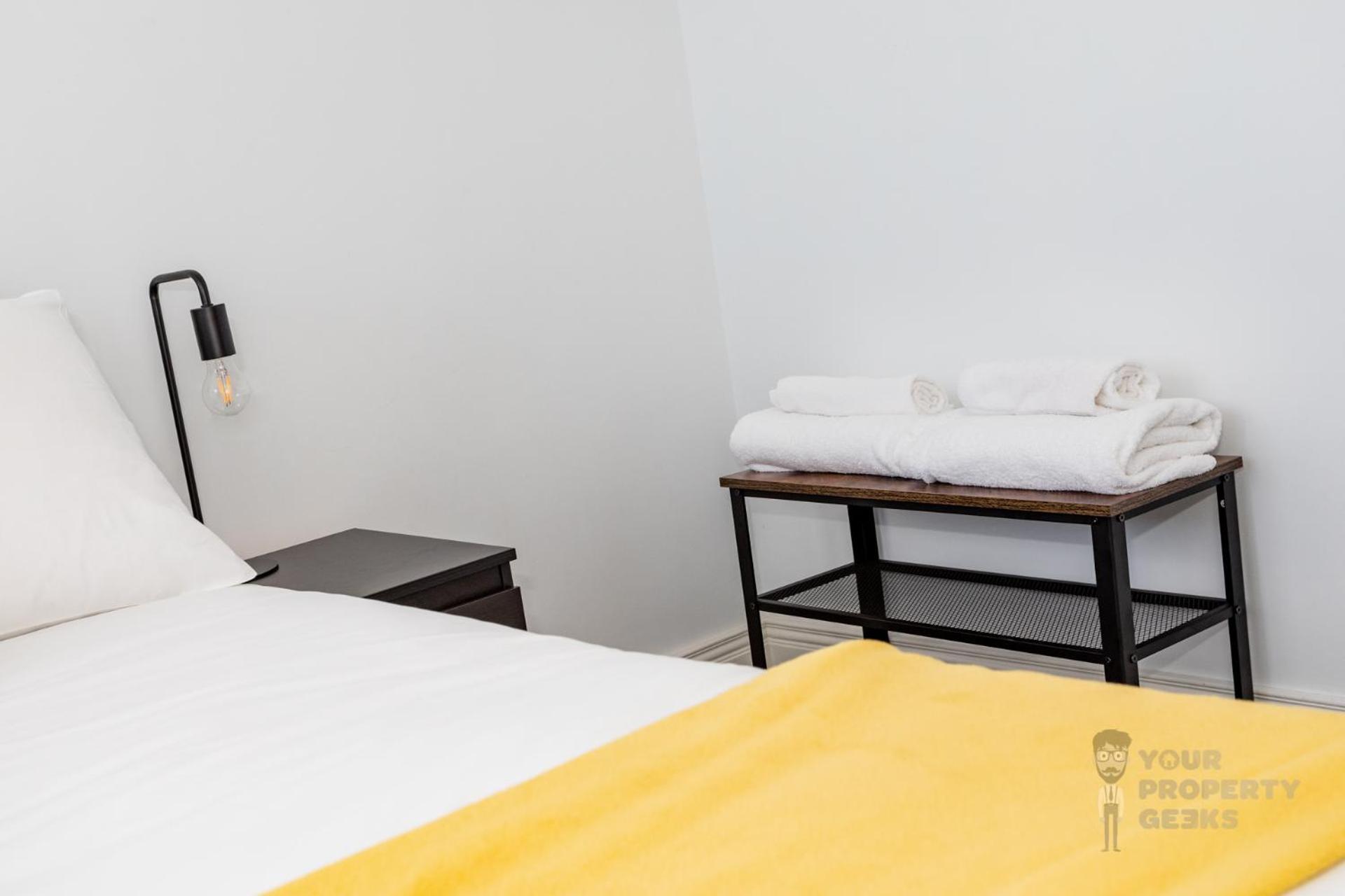 Apartment Attic Style 2 Bed Duplex With Rooftop Patio