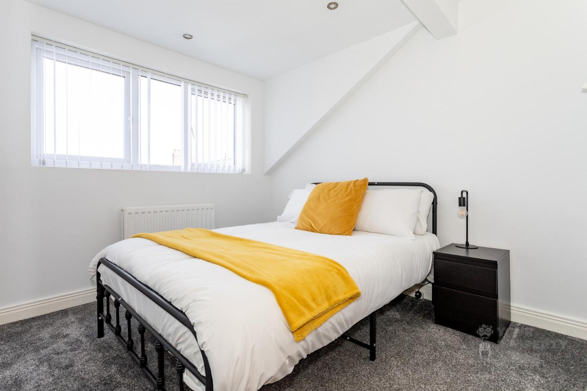 Apartment Attic Style 2 Bed Duplex With Rooftop Patio