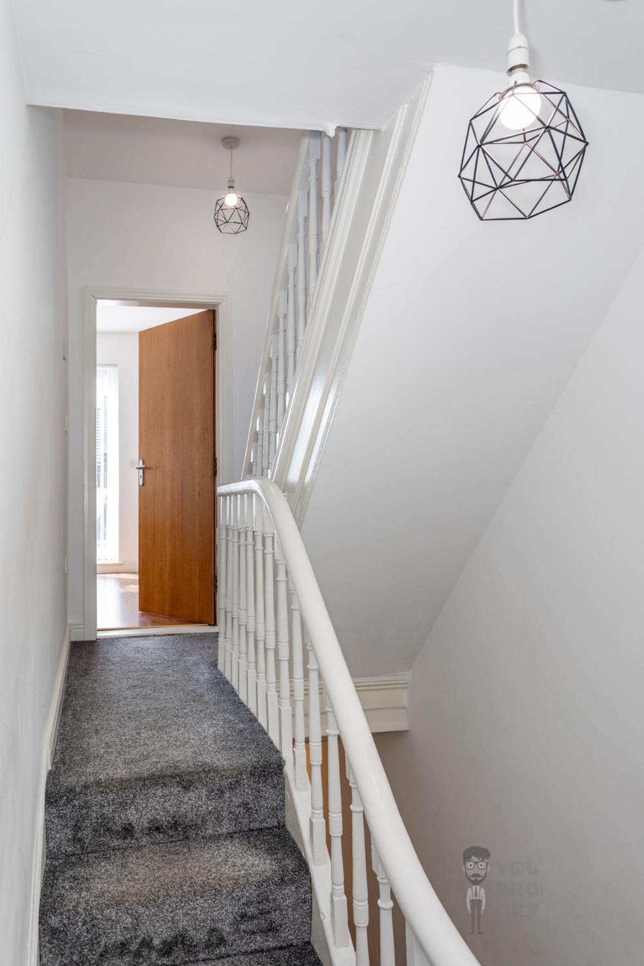 Apartment Attic Style 2 Bed Duplex With Rooftop Patio