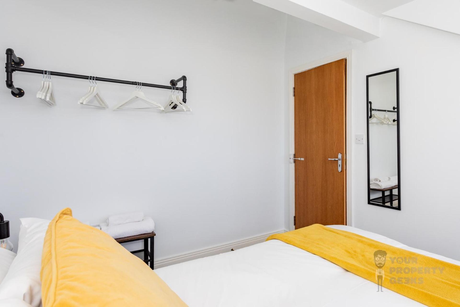 Attic Style 2 Bed Duplex With Rooftop Patio * Belfast