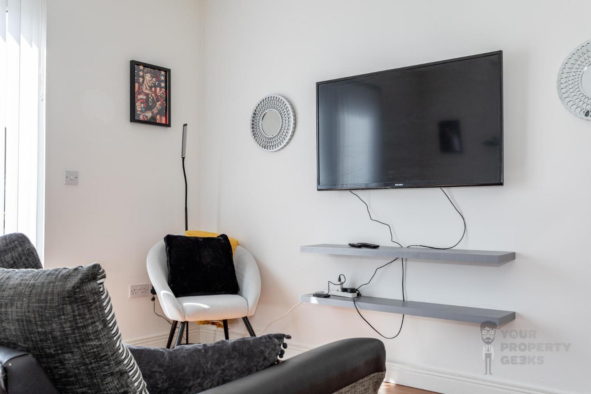 Attic Style 2 Bed Duplex With Rooftop Patio Apartment *