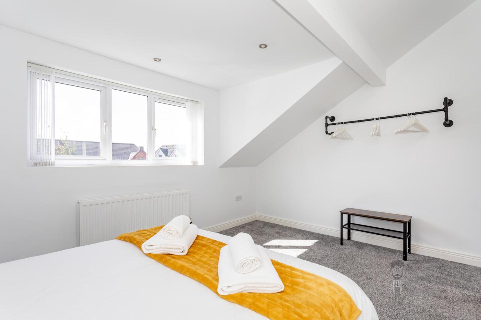 Attic Style 2 Bed Duplex With Rooftop Patio * Belfast