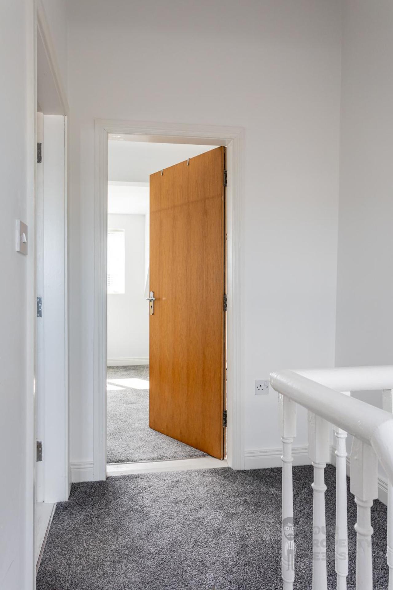 Attic Style 2 Bed Duplex With Rooftop Patio * Belfast