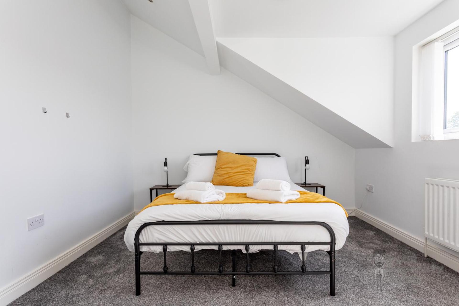 Attic Style 2 Bed Duplex With Rooftop Patio Apartment
