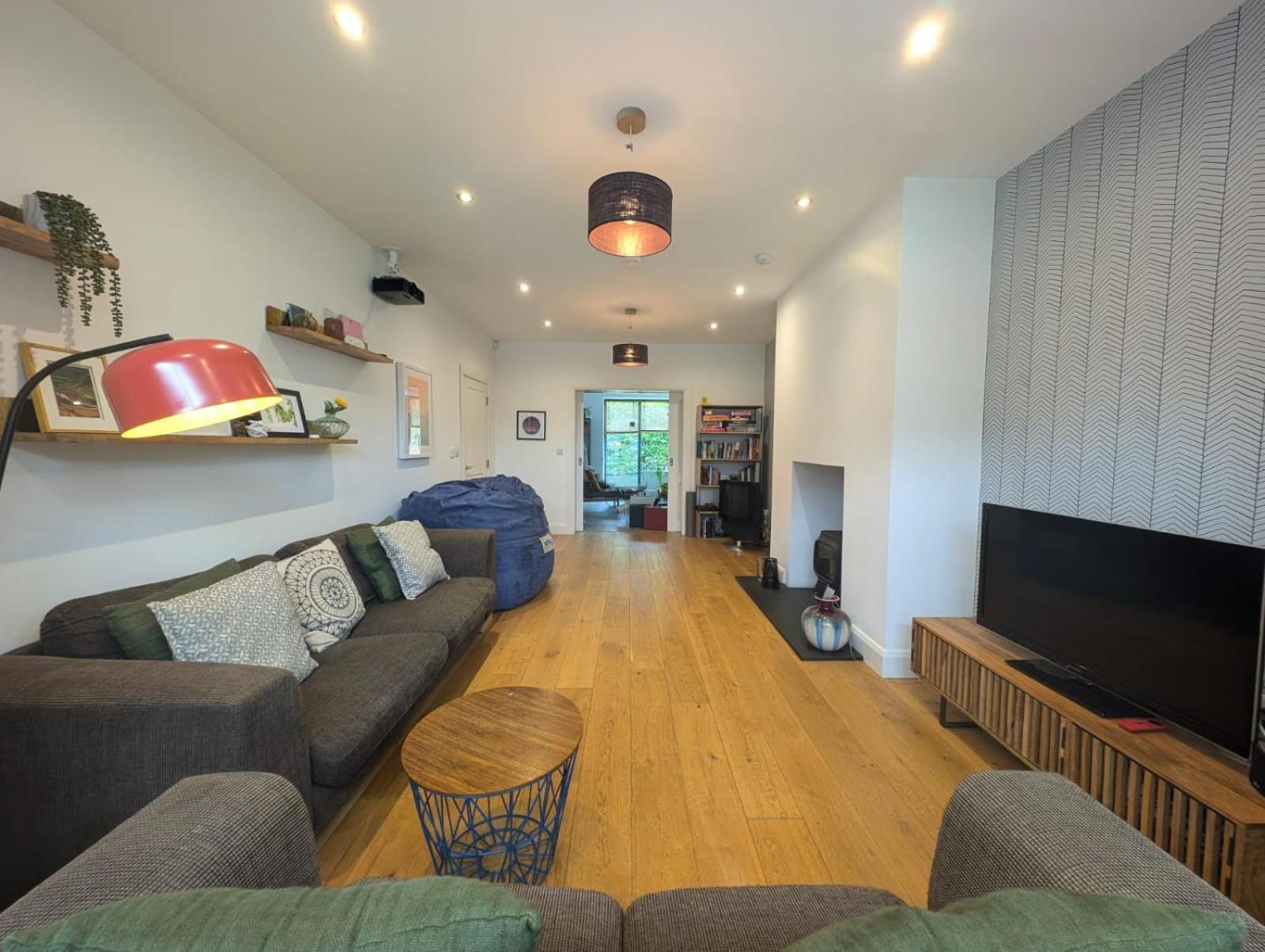Bright, Modern In South *