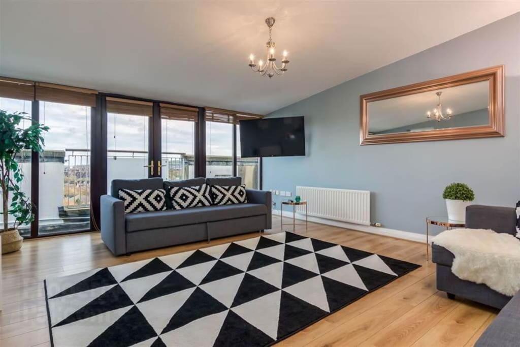 Apartment Hall Penthouse Duplex - Incredible Views & Sleeps 8 & Balcony & Very Modern And Spacious *