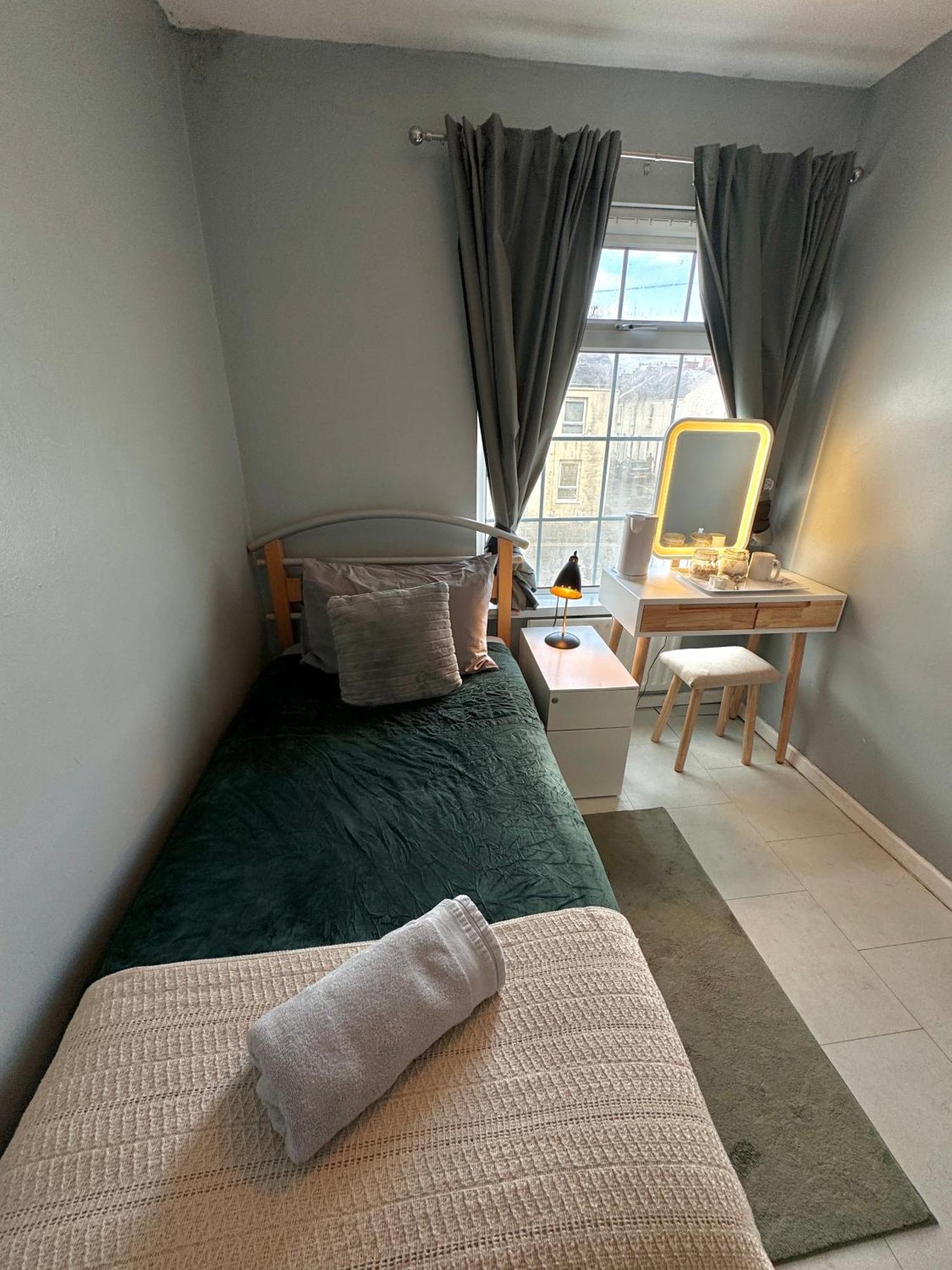 Homestay House Near To Castlecourt Shopping *