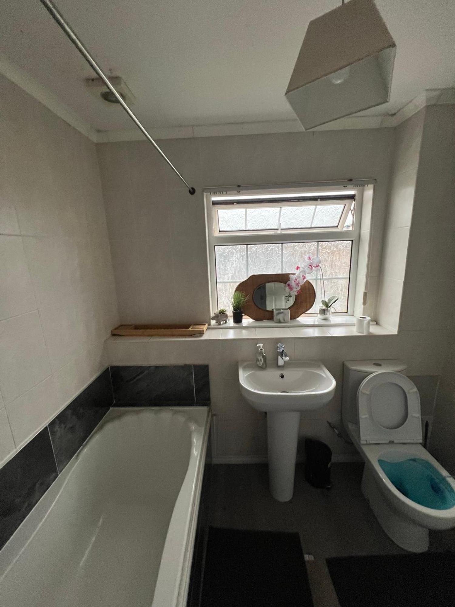House Near To Castlecourt Shopping Homestay *