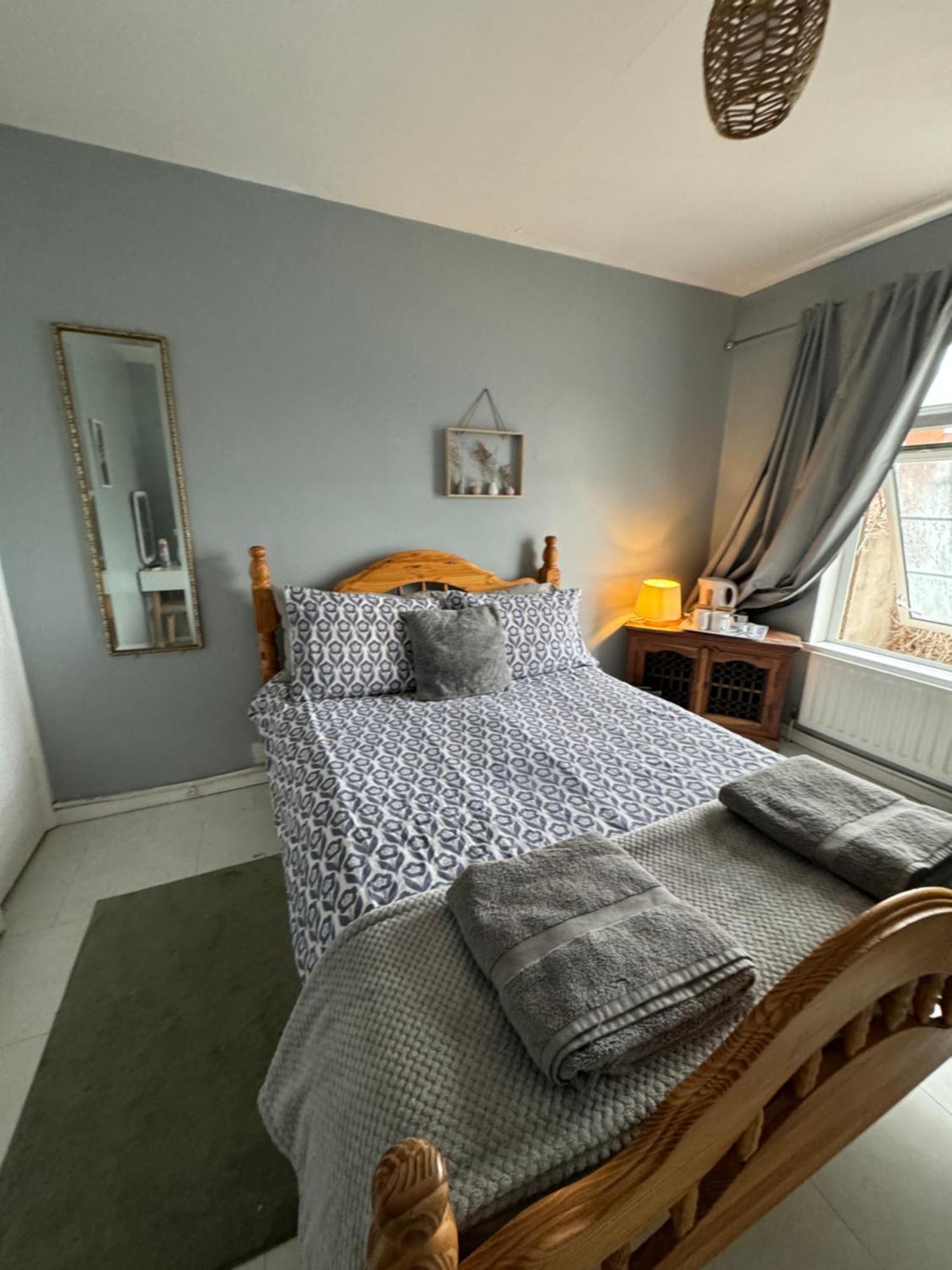 House Near To Castlecourt Shopping