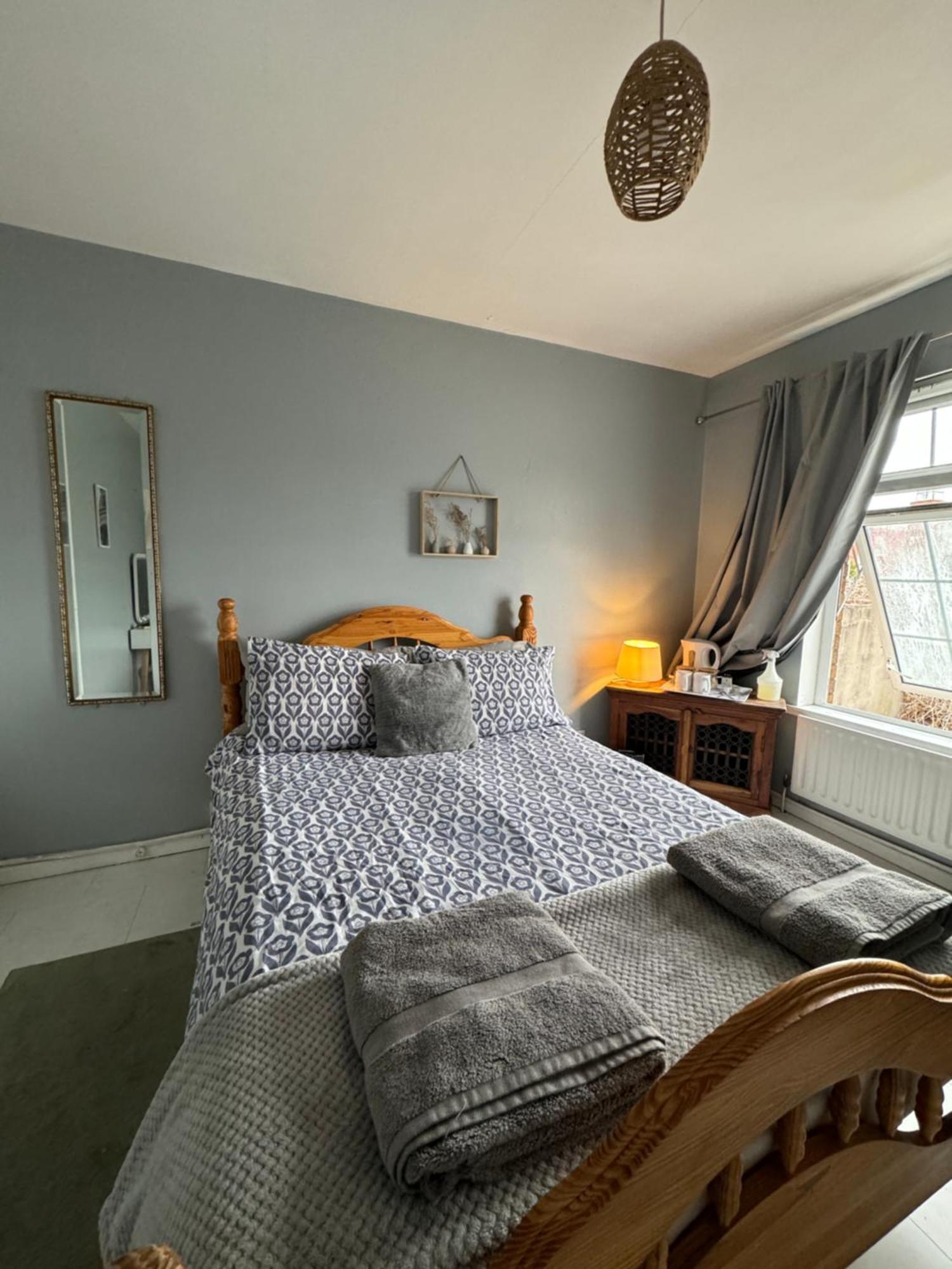 House Near To Castlecourt Shopping Homestay