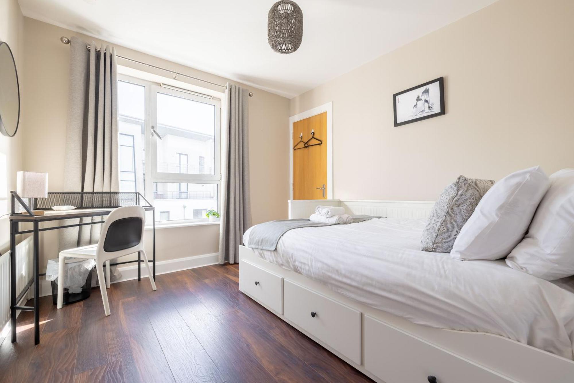 Quarters- Whitehall Sq Apartment *